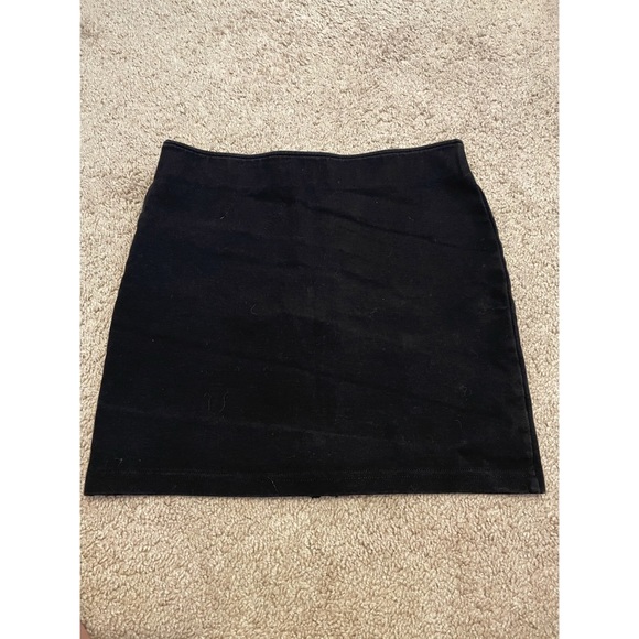 ✨H&M Black Mini Skirt Size 2 NWOT - Picture 1 of 3